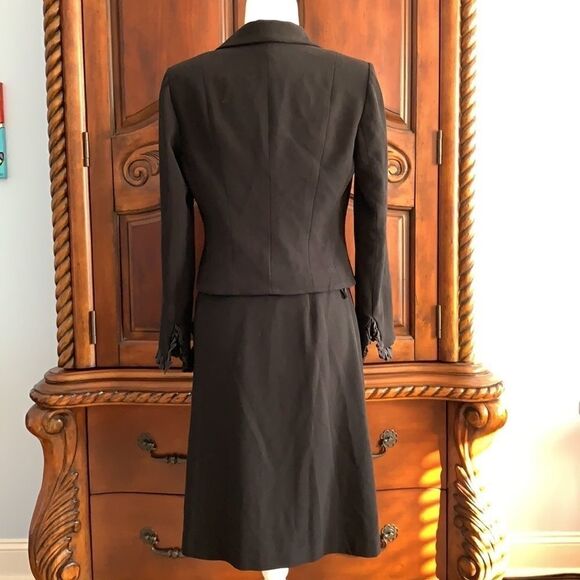 Cynthia Howie black skirt suit- 6P - Picture 2 of 9